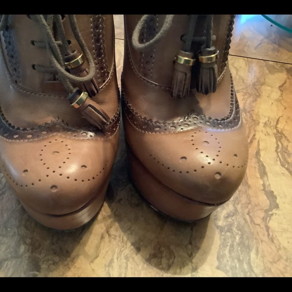 Gucci Oxford Leather Wedge Heels - Picture 6 of 11